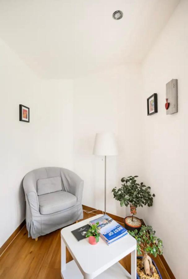 Guenstiges Gruenes Ferienzimmer Mit Separater Moderner Dusche 로라흐 외부 사진