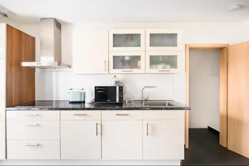Guenstiges Gruenes Ferienzimmer Mit Separater Moderner Dusche 로라흐 외부 사진