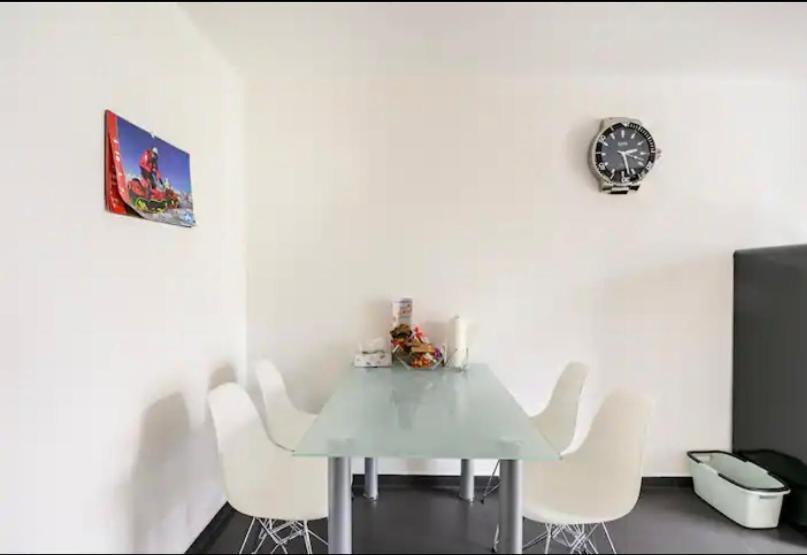 Guenstiges Gruenes Ferienzimmer Mit Separater Moderner Dusche 로라흐 외부 사진