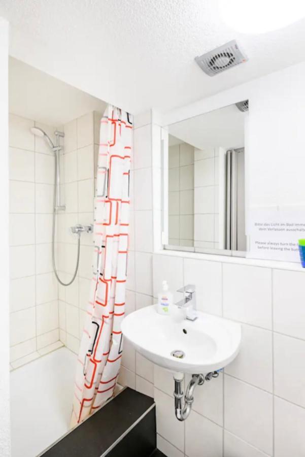 Guenstiges Gruenes Ferienzimmer Mit Separater Moderner Dusche 로라흐 외부 사진